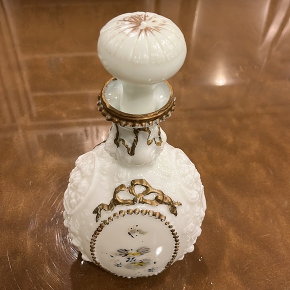 Antique 1890 to 1905 era Victorian milk glass, embossed painted decanter - Picture 8 of 13